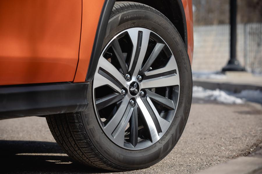 Колеса Mitsubishi Outlander Sport 2019 года  (фото 30 из 39)
